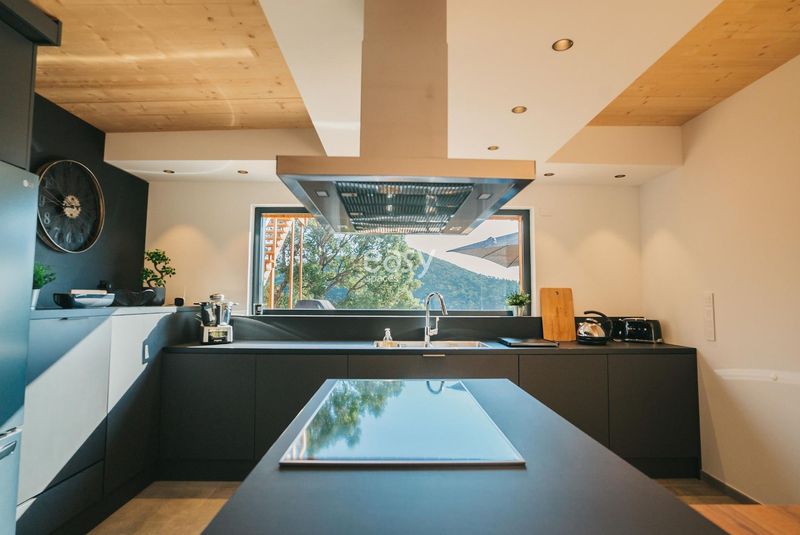 Contemporary Wooden and Concrete Villa Available for Rent for Photoshoots, Filming, and Professional Events on the Var Coast